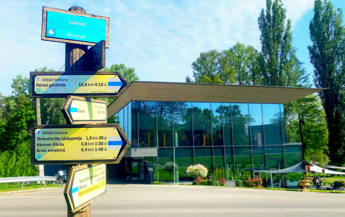 Szarvasi km eligazító tábla