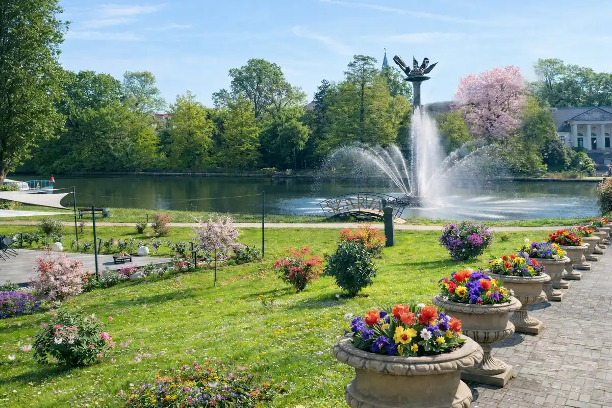 Szarvas belváros Holt-Körösi háttér, szökőkúttal