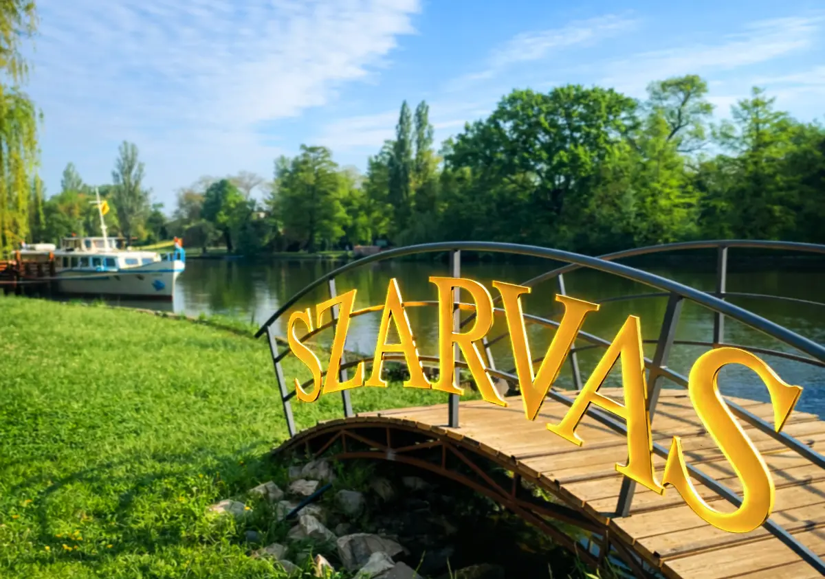 Szarvas város felirat egy gyaloghíd oldalán