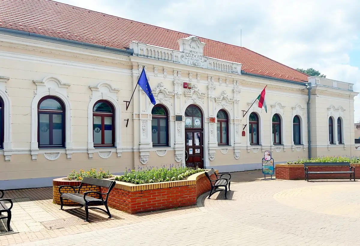 Szent Klára gyógyfürdő bejárata